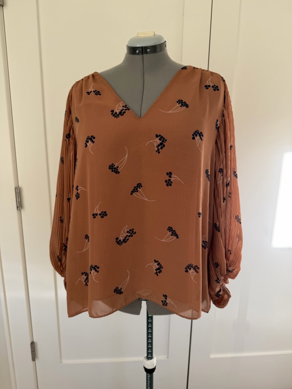 Ann Taylor Factory Floral V-Neck Pleated Sleeve Blouse